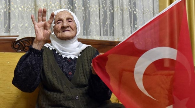 105 yaşındaki Fikriye ninenin Cumhurbaşkanı Erdoğan’la görüşme sevinci
