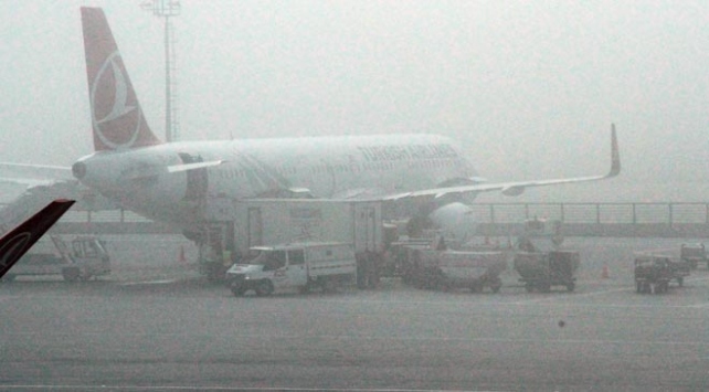 İstanbul’da yoğun sis hava ulaşımını etkiliyor