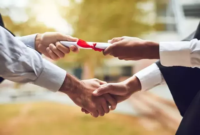 Sahte e-imza çetesinin lideri, öğrencisini başkalarının yerine sınava sokmuş