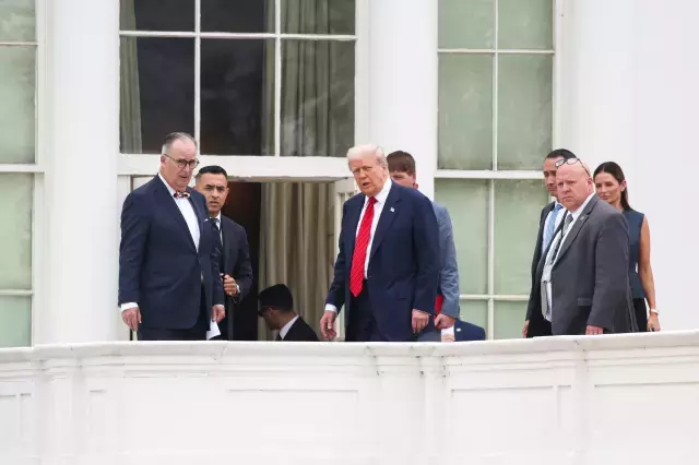 Beyaz Saray çatısına çıkan Trump'tan 'nükleer füze inşa edeceğiz' çıkışı
